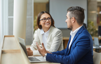 想擺脫無聊寒暄？心理學家教你1技巧 讓聊天更有火花