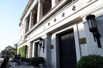 公股銀發穩定幣 財長：自行決定