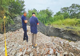 百噸廢料濫倒中科 11人被訴