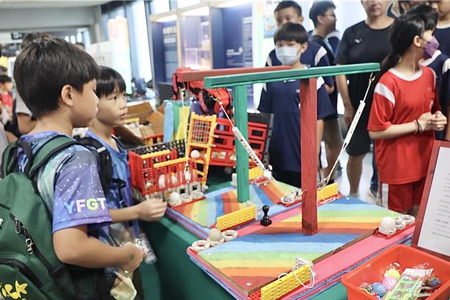 高雄市政府教育局与国立科学工艺博物馆携手于17日、18日在科工馆举办第44届中小学科学园游会。（教育局提供／纪爰高雄传真）