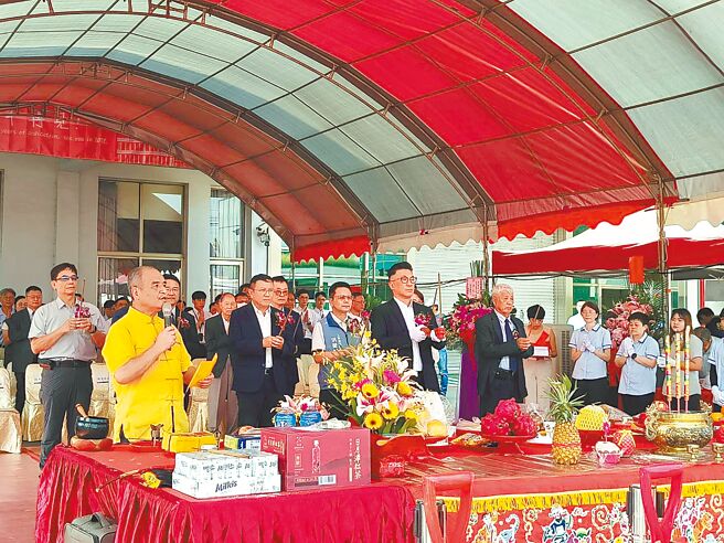 彰化县顺德工业计画斥资14亿元，在彰化打造新厂房，16日举行开工典礼。（叶静美摄）