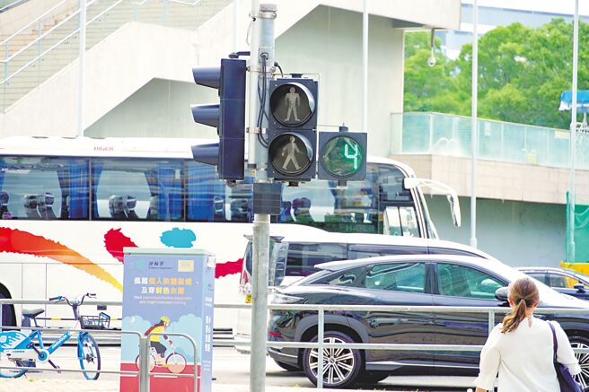 徐佩宏指出，「行人交通燈倒數器」讓行人能掌握剩餘過路時間，從而有更大的控制感和安全感。（《堅雜誌》提供）