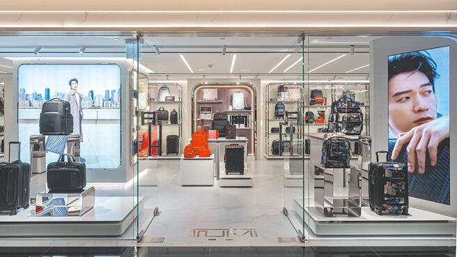 TUMI在台北丽晶精品店打造全台首间「高端经典概念店」。（TUMI提供）