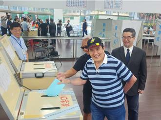 黨主席選舉馬英九投票巧遇吳伯雄 被喊「永遠的總統」妙回這句