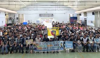 烏日警攜手龍井青商會 大小朋友齊「拭鏡」護交安