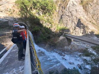 太魯閣燕子口堰塞湖「紅色警戒」恐潰決！花蓮3地區明停班停課