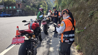 北宜公路成玩命賽道！新店警周末強勢掃蕩　取締超速改裝車