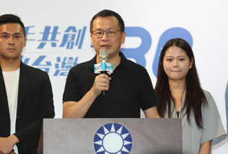 羅智強向鄭麗文獻上祝福  國民黨攜手團結的開始