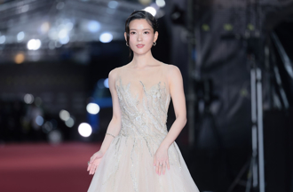 金鐘60》「台版IU」睦媄搶女配角獎 透視裝亮超圓長輩美炸