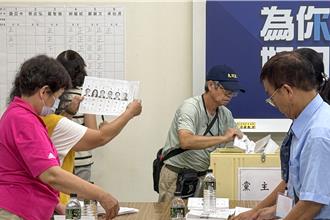 郑丽文苗栗胜选 县长锺东锦祝贺展现党内民主精神