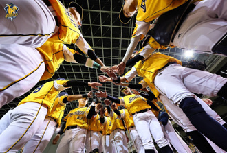 中職》滿場4萬球迷見證兄弟失利！平野惠一道歉：明天贏回來