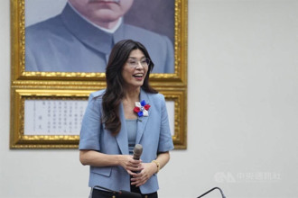 傅崐萁恭喜鄭麗文主席  國會溝通無空窗  2028贏回政權是唯一目標