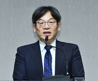 葉俊顯四箭 打造經濟日不落