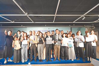 新北紀錄片獎頒獎 侯祝福影人