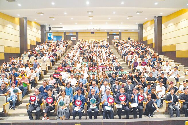 大叶大学举办114学年度境外新生知能研习活动，来自各国的两百多位国际学生加入大叶大家庭。图／大叶大学提供