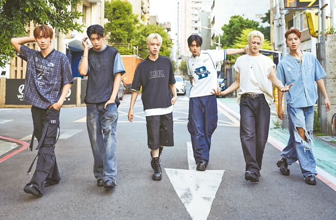 SEVENTOEIGHT近来推出新作品，左起为义翔、学骏、D'OM、麒文、美祥、柏佑。（陈俊吉摄）