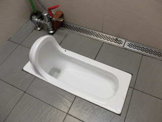 蹲式馬桶沖水「用腳or用手」？衛浴大廠公布正解