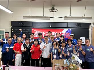 李洋現身慰問全運會團本部 工作人員化身球迷爭相合照