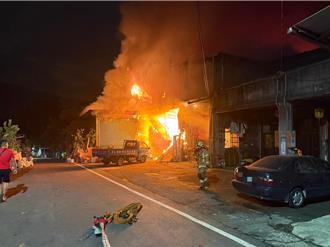 新庄木工工厂晚间突燃火海　消防急灌救