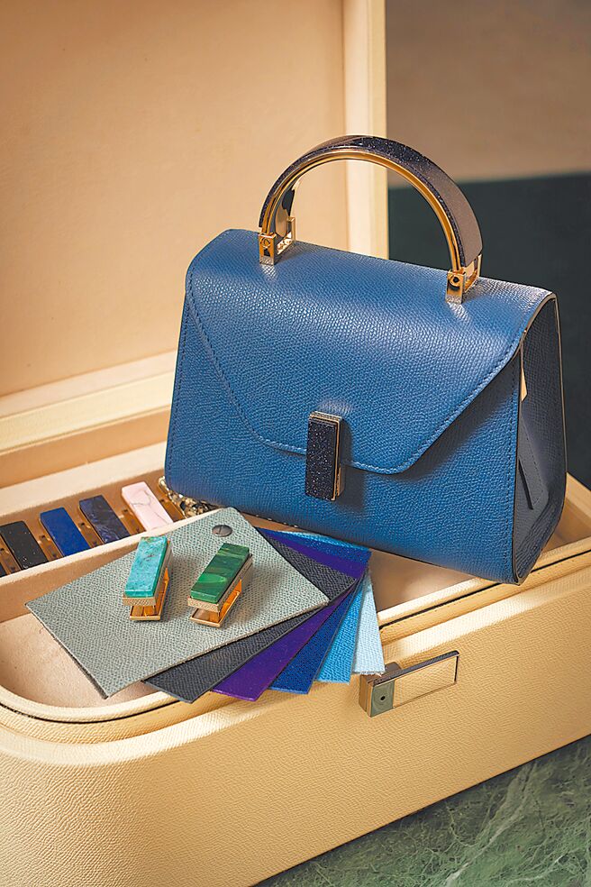 Valextra台中店首度引進「非凡鎖扣Extraordinary Locks」專屬客製服務。（Valextra提供）