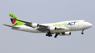 快訊》貨機降落香港機場衝出跑道墜海！撞地勤車釀2死