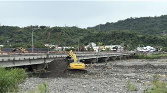 台东太平溪再度淤积 疏浚工程开挖3公尺养滩