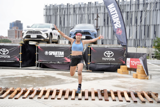 斯巴達障礙跑 素人選手王南評拚到褲子破洞