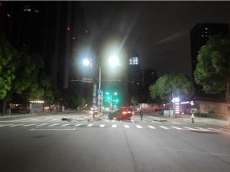 神明也看不下！酒駕累犯開瑪莎拉蒂自撞翻覆　就在土地公廟前