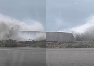 巨浪狂襲！台中港堤防出現大破口 廠商急忙搶修