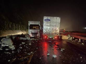 快讯》台2线落石！鼻头路段中断 2车受困伤亡不明