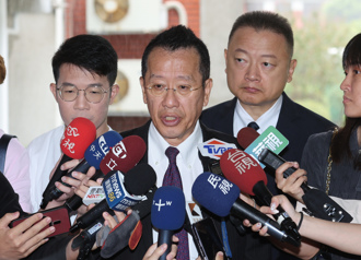 Energy书伟、小杰闪兵遭约谈   顾立雄曝「体检加严」回应了