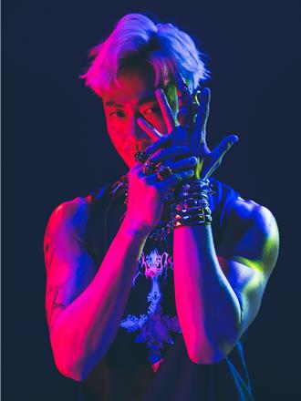 林俊逸露結實、小麥色大肌肌　首當導演嗨喊「圓夢」