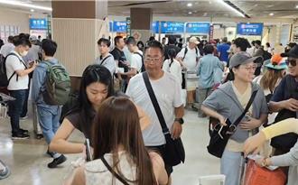 金廈小三通下午復航 上千旅客擠爆碼頭