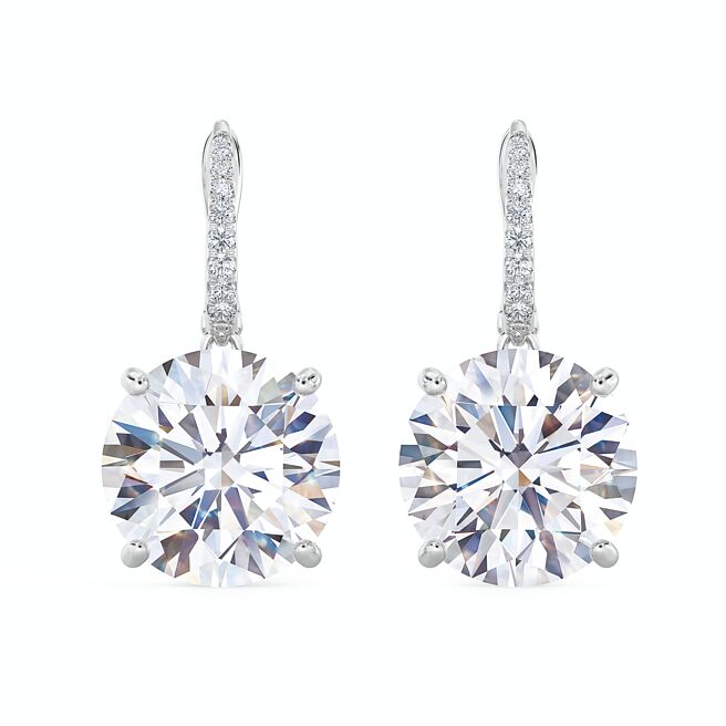 De Beers DB Classic高级珠宝圆形切割钻石耳环。（De Beers提供）