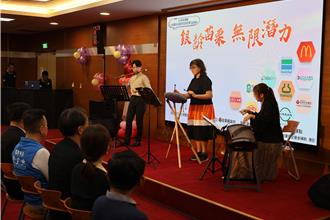 苗栗縣府表揚12家「中高齡友善企業」 青銀共融打造幸福職場