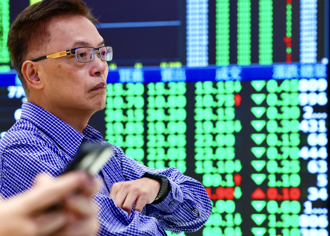 台積電回檔20元 鴻海逆勢大漲逾1％ 台股收盤跌103點