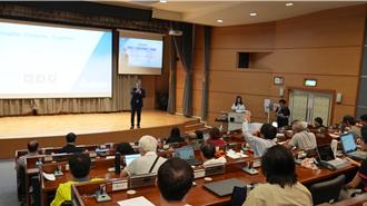 台達電人資長 龍華科大分享AI新趨勢