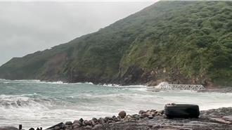 龜山島持續封島至10／24 沿海仍見3米高大浪襲擊