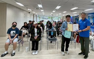 佛光大學運動菁英講座請來楊合貞 分享滑輪競速奮戰歷程