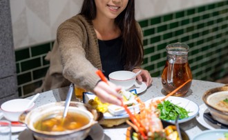 台人吃飯SOP曝光 她出國見「特殊習慣」笑：100％台灣人