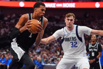 NBA》文班亞馬給弗拉格「上課」！狂轟40分率馬刺痛宰獨行俠