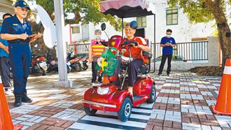台東 電動代步車賽 百歲嬤俐落通關