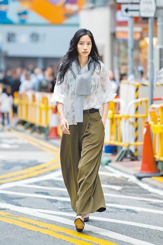 街拍穿搭 自信詮釋個人風格