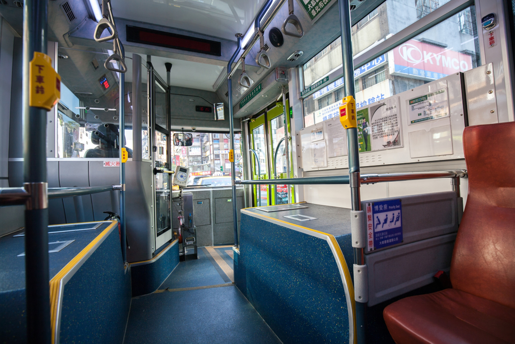 韓國搭公車！她讚1設計貼心「希望台灣跟進」 一票人打臉：用不到