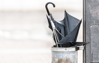 壞掉的雨傘丟垃圾桶錯了 環保局曝正解 亂丟罰6千