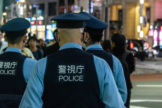 快訊》美駐日大使館旁男持刀狂砍 警員當場受傷