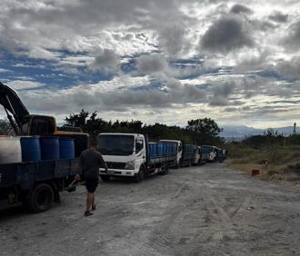 台中焚化廠外清運車排長龍 環保局：廚餘清運量與日常相當