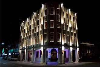 高雄哈瑪星貿易商大樓變身 首波沉浸式劇場《微醺大飯店》強勢登場