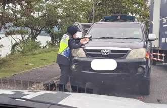 穿著不體面？ 30年首張非違規被開單　大馬運將：該買新衣了