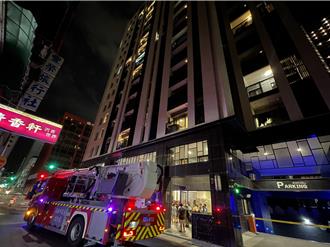 前金區住宅大樓夜間傳火警　消防出動7分隊救援
